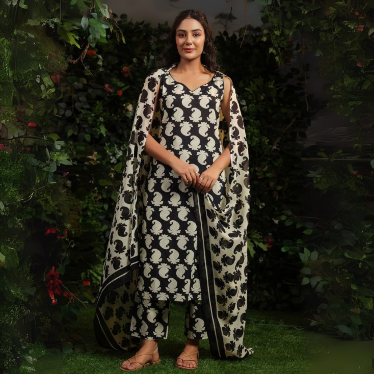 Designer Women's Kurta Set with Dupatta for Festive Wear |